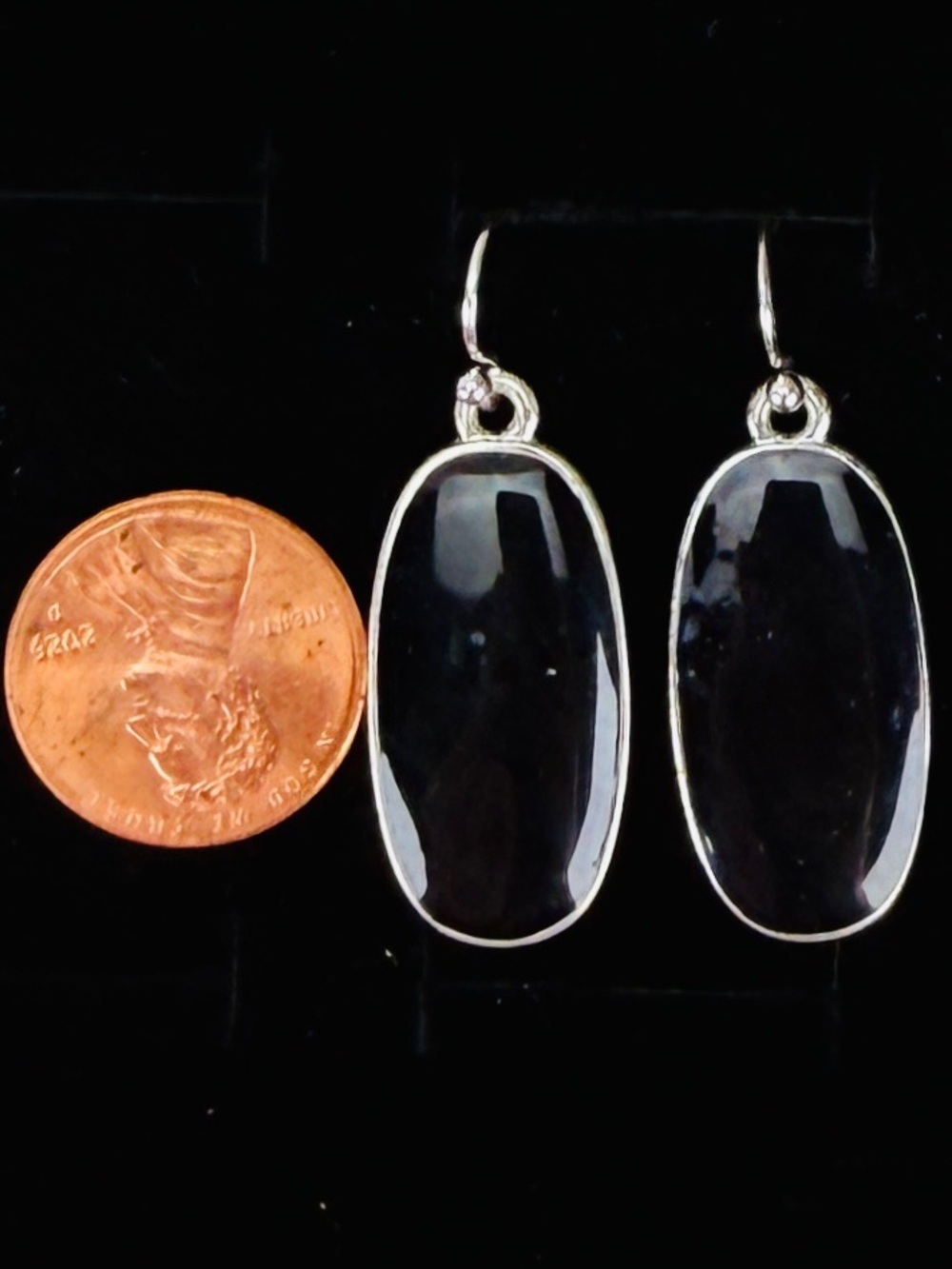 Vintage weighted black and silvertone pierced earrings - Picture 3 of 6